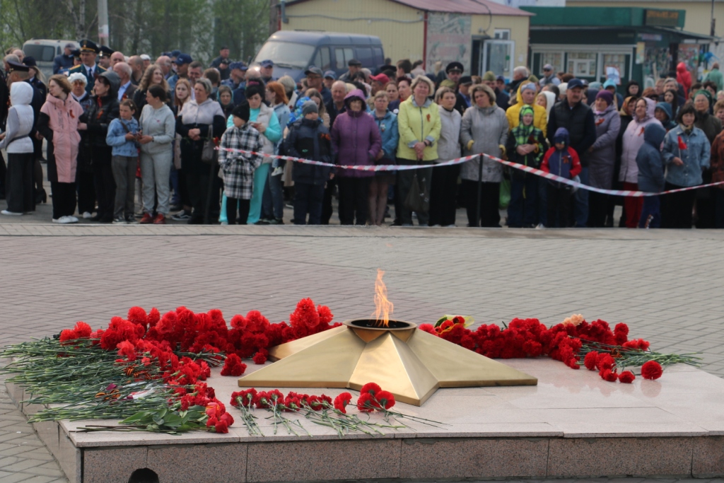 9 мая на центральной площади поселка Любинский торжественно прошли мероприятия, посвященные Дню Победы в Великой Отечественной войне!.